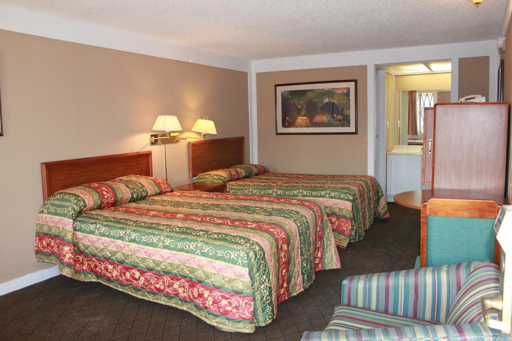 Knights Inn Indianapolis Room photo